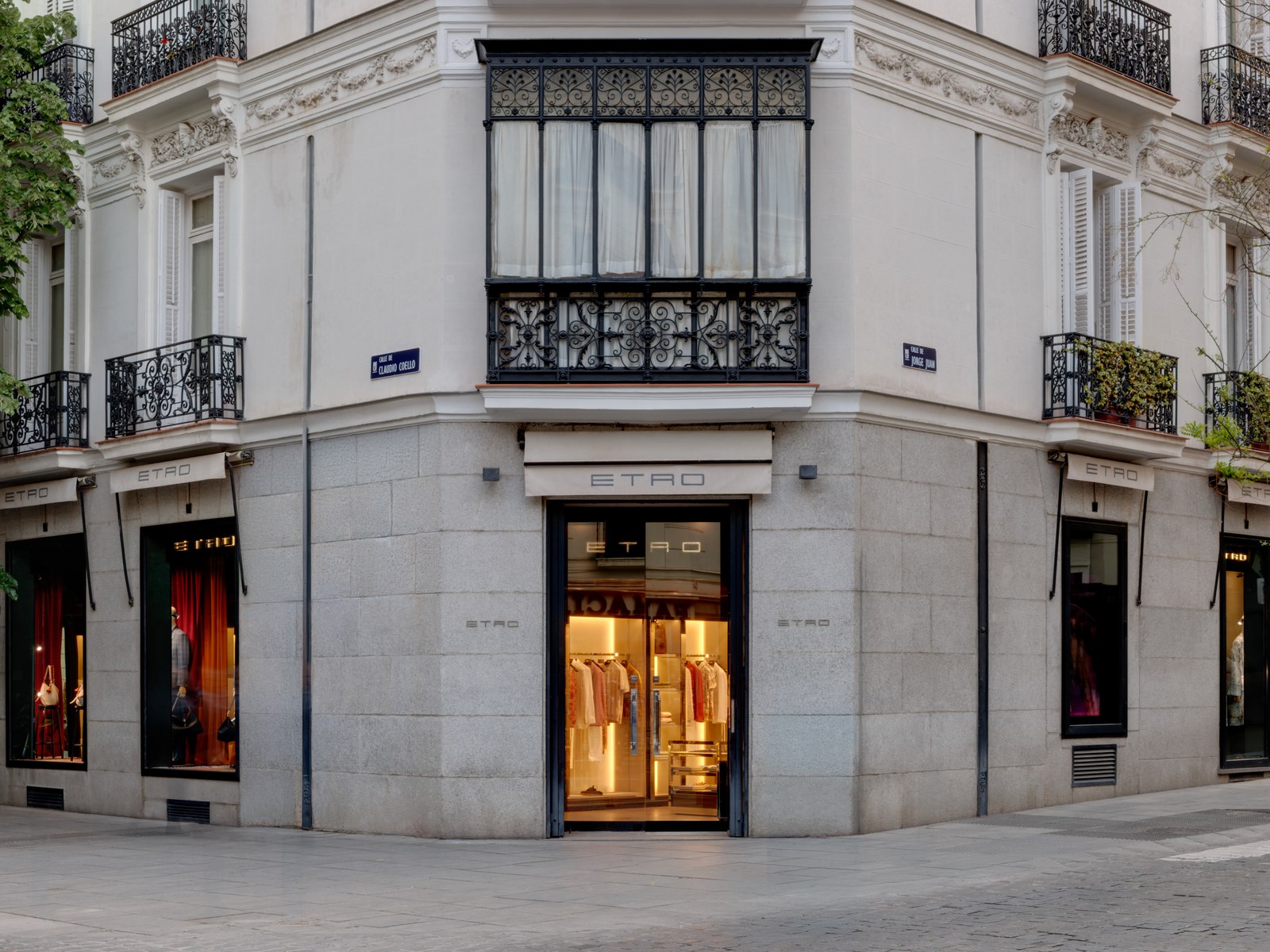 ETRO boutique storefront on an empty Madrid street corner at opening hour.