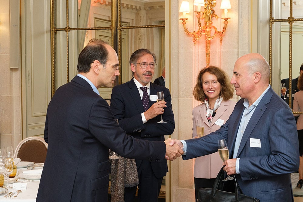 Corporate event photography Madrid - keynote speaker presenting at international conference by TKM Photo